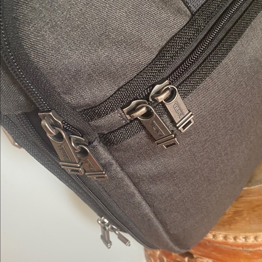 🖤😎TUMI Alpha Bravo Albany Slim Commuter Briefcase
- Black and Charcoal ♠️ - Picture 8 of 17